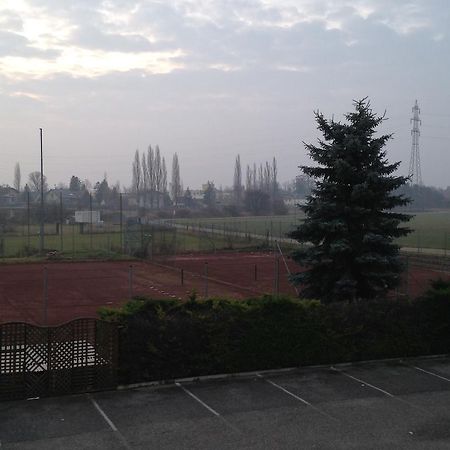 Pension Tennisweber Schwechat ภายนอก รูปภาพ
