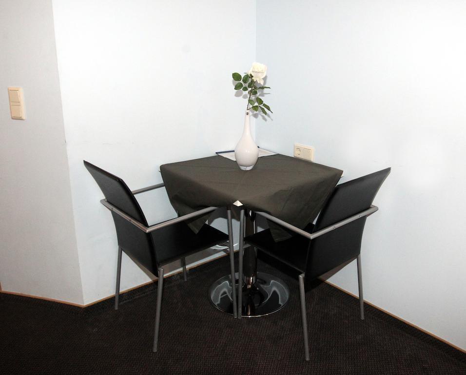 Pension Tennisweber Schwechat ห้อง รูปภาพ