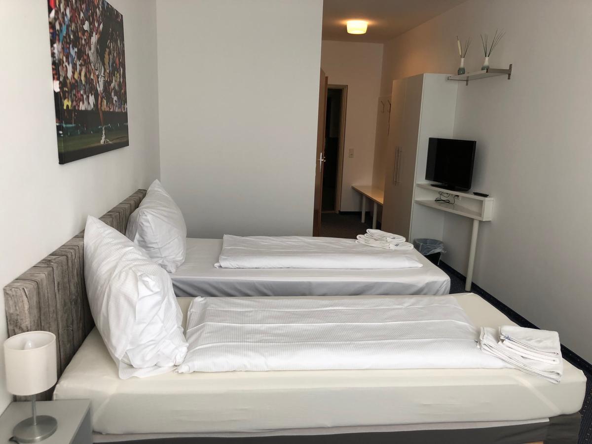 Pension Tennisweber Schwechat ภายนอก รูปภาพ